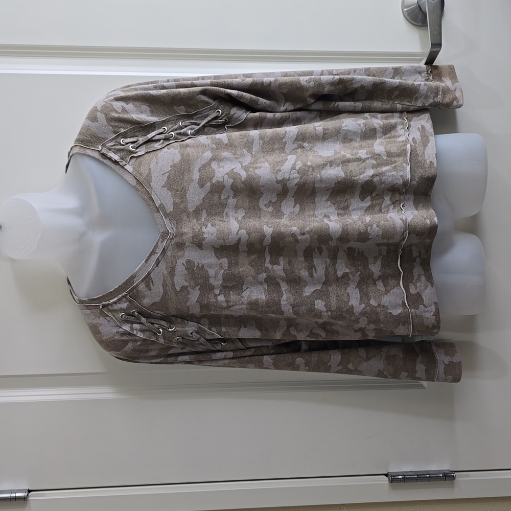 Mudd Camo Long Sleeve Top Size Large